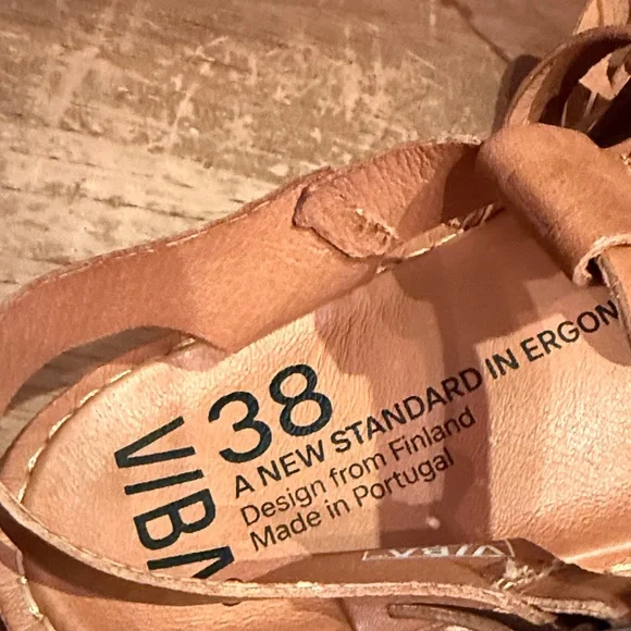 Classic Tan women’s  Sandals - Picture 2 of 4